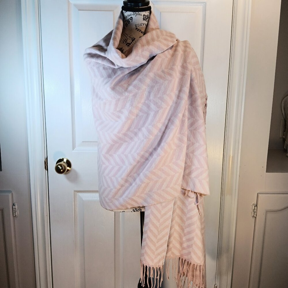 NWT Indigo Herringbone Wrap Shawl Pink Cream Soft Knit Blanket Scarf Cozy OS